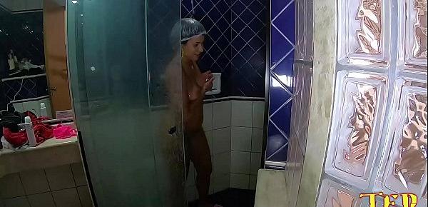  Levou uma gozada na cara e foi tomar um banho - Amanda Souza - Big Bambu - Gustavo Bueno